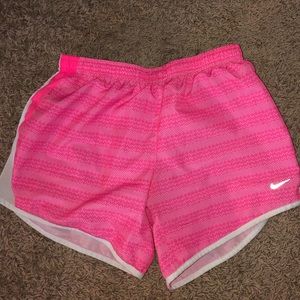 GIRLS NIKE SHORTS